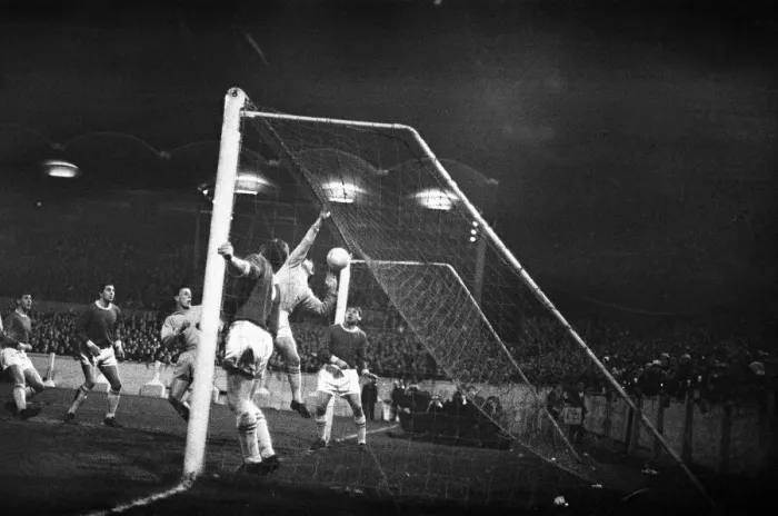 Framed Print : Coventry 4-1 Crewe, FA Cup 4th Round Replay match at Highfield Road, 14th February 1966