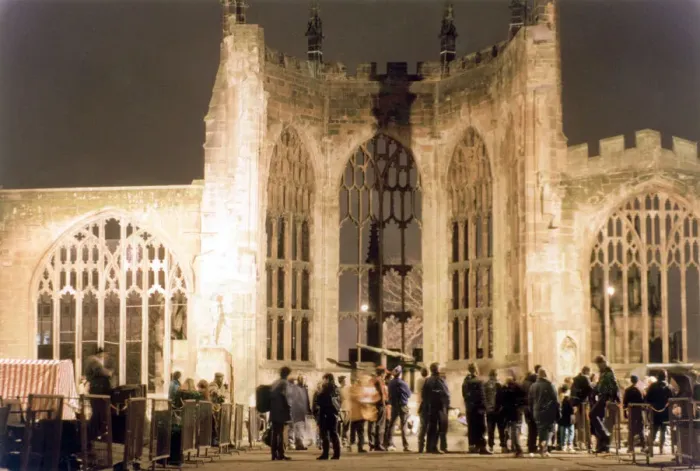 Framed Print : Coventry Cathedral Cyrenian Sleep Out. Crowds prepare to spend the 4th annual night Framed Print : Coventry Cathedral Cyrenian Sleep Out. Crowds prepare to spend the 4th annual night