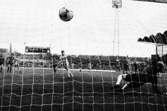 Framed Print : Coventry City 3-1 Worcester City, FA Cup Third Round match at Highfield Road Framed Print : Coventry City 3-1 Worcester City, FA Cup Third Round match at Highfield Road
