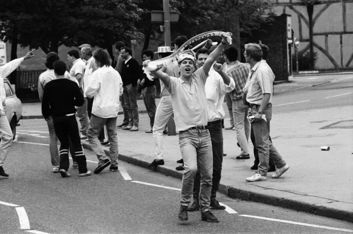 Framed Print : Coventry City fans celebrate the 1987 FA Cup Final, Coventry City beat Tottenham Hotspur Framed Print : Coventry City fans celebrate the 1987 FA Cup Final, Coventry City beat Tottenham Hotspur