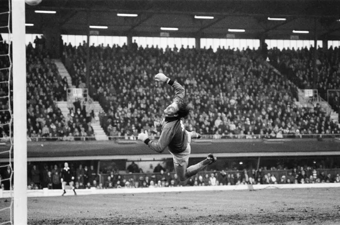 Framed Print : Coventry City v Liverpool, final score 1-0 to Coventry City. League Division One Framed Print : Coventry City v Liverpool, final score 1-0 to Coventry City. League Division One