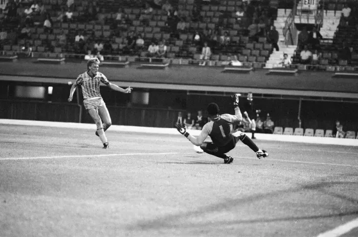 Framed Print : Coventry City v Zimbabwe, Pre Season Friendly at Highfield Road, Friday 19th August 1983 Framed Print : Coventry City v Zimbabwe, Pre Season Friendly at Highfield Road, Friday 19th August 1983