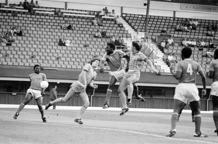 Framed Print : Coventry City v Zimbabwe, Pre Season Friendly at Highfield Road, Friday 19th August 1983 Framed Print : Coventry City v Zimbabwe, Pre Season Friendly at Highfield Road, Friday 19th August 1983