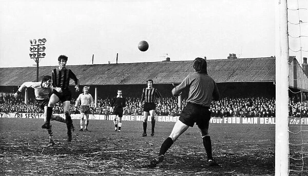 Coventry FC. Cross scores for Rochdale. 1-0. January 1971 P005561