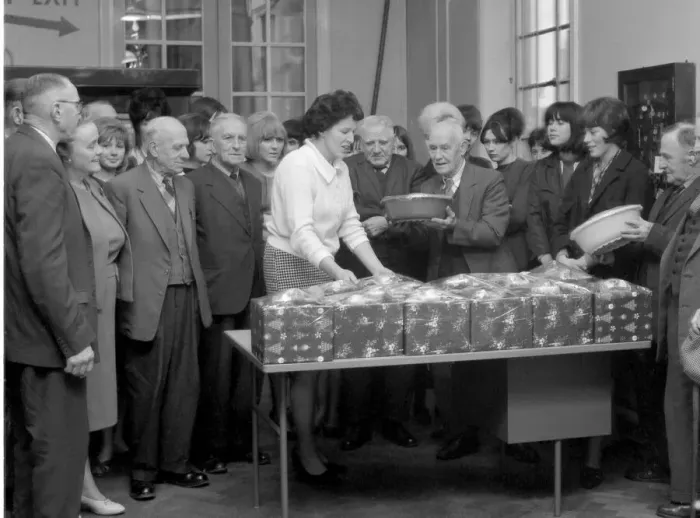 Framed Print : Coventry telephonists presenting Christmas parcels to residents of Bond Framed Print : Coventry telephonists presenting Christmas parcels to residents of Bond