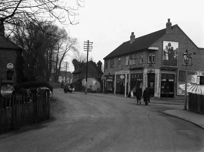 Framed Print : Cowley High Street Dellfield parade 15th February 1935