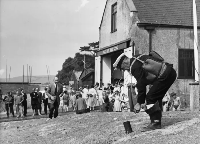 Framed Print : Coxswain Bob Davies prepares to fire the last maroon as the Ferryside station prepares to