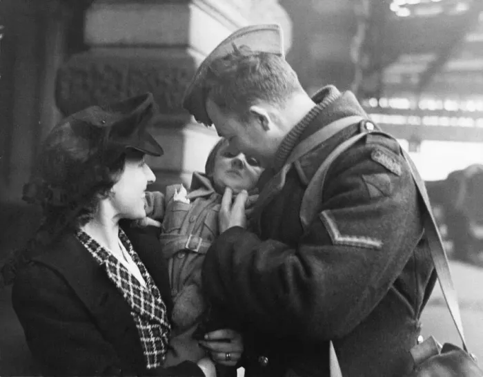 Framed Print : Cpl Alton Waldron of Quebec, Canada, saying goodbye to his wife and baby son Robert Framed Print : Cpl Alton Waldron of Quebec, Canada, saying goodbye to his wife and baby son Robert
