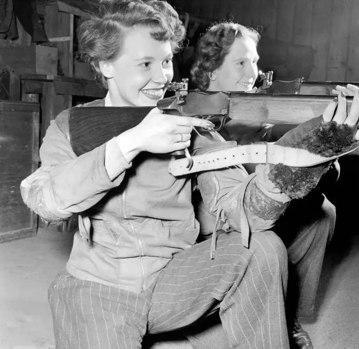 Framed Print : Cracking good shots: These two ladies of the Wandsworth Rifle Club are two cracking good Framed Print : Cracking good shots: These two ladies of the Wandsworth Rifle Club are two cracking good