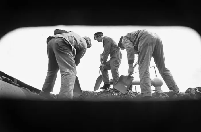 Framed Print : The crew of The Flying Scotsman re-coaling the engine following her journey from Tyseley Framed Print : The crew of The Flying Scotsman re-coaling the engine following her journey from Tyseley