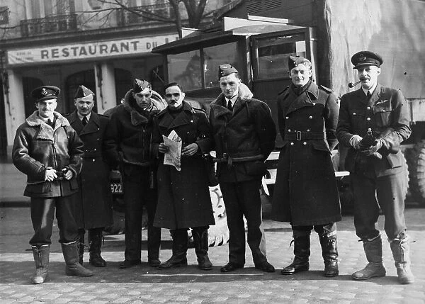 Crew and officers of the RAF in France, January 1940