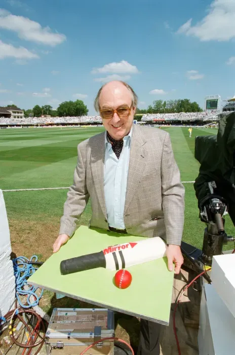Framed Print : Cricket commentator Henry Blofeld is presented with a Daily Mirror cake in the shape of a