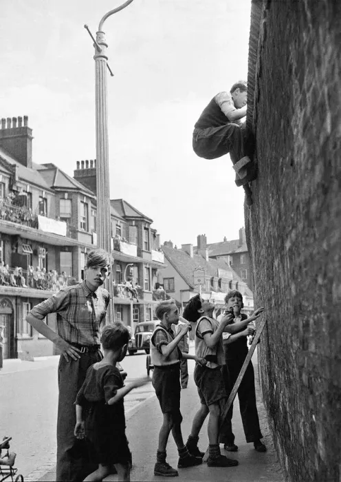 Framed Print : Cricket England v Australia at the Oval Young boys climb the wall at the oval