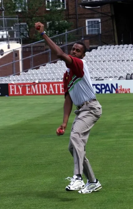 Framed Print : Cricket England World Cup 1999 West Indian fast Bowler delivers ball at the Oval to Framed Print : Cricket England World Cup 1999 West Indian fast Bowler delivers ball at the Oval to
