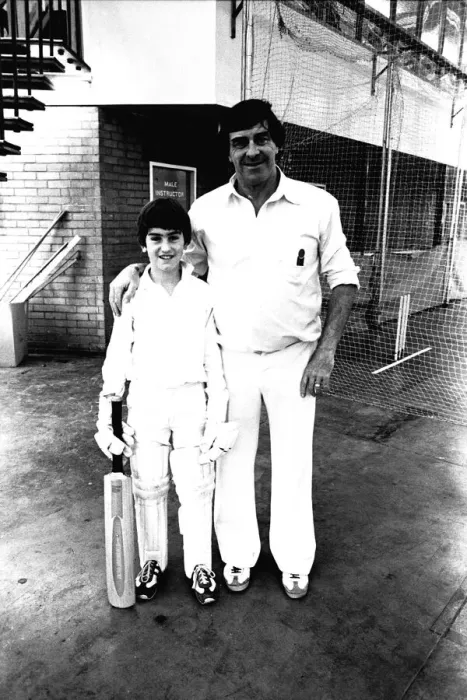 Framed Print : Cricket Legend Fred Trueman at the Evening Chronicle sponsored cricket coaching session Framed Print : Cricket Legend Fred Trueman at the Evening Chronicle sponsored cricket coaching session