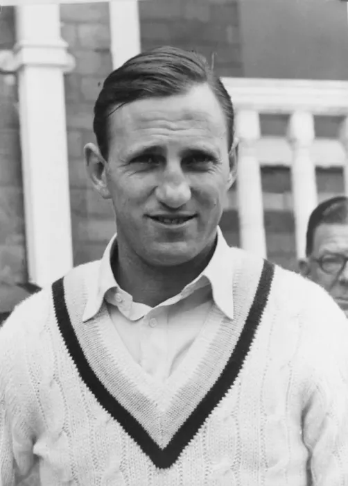 Framed Print : Cricket Len Hutton B3523 / 1CN Framed Print : Cricket Len Hutton B3523 / 1CN