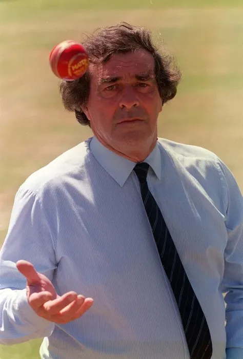 Framed Print : Cricketer Fred Truman in Sunday People studio July 1990 with cricket ball Framed Print : Cricketer Fred Truman in Sunday People studio July 1990 with cricket ball