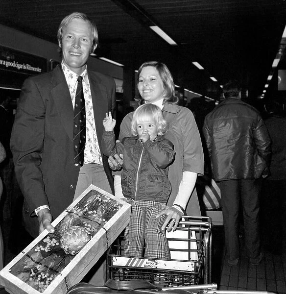 Cricketer Tony Greig and family seen here arriving at Heathrow Airport April 1975 75-1750