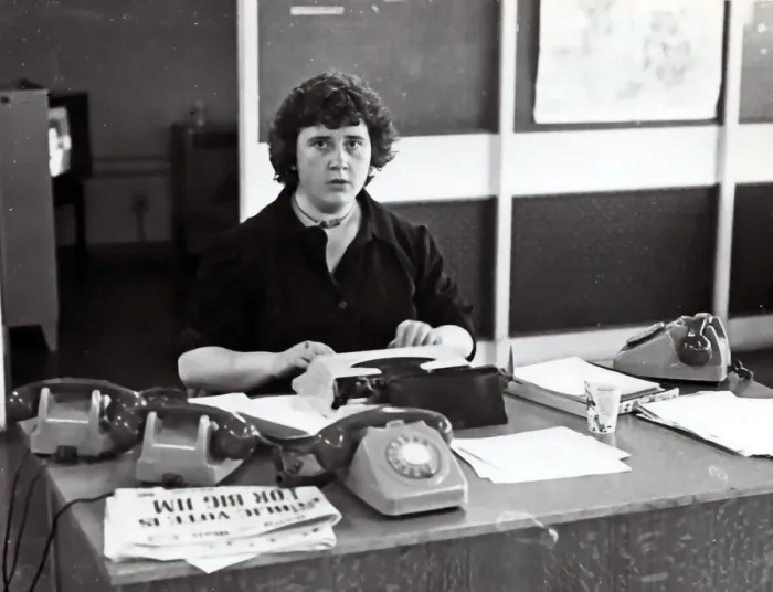 Framed Print : Crime writer Val McDermid working at the Daily Record in the 1980s Framed Print : Crime writer Val McDermid working at the Daily Record in the 1980s