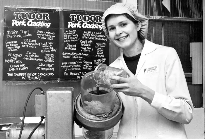 Framed Print : A crisp flavouring machine at the Tudor factory in 1985 Framed Print : A crisp flavouring machine at the Tudor factory in 1985