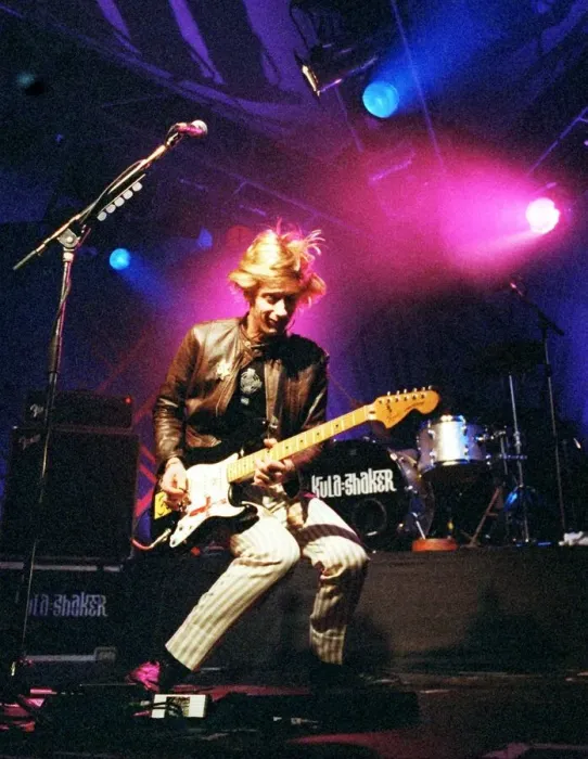 Framed Print : Crispin Mills of the band Kula Shaker performing at the Barrowlands 1997 Framed Print : Crispin Mills of the band Kula Shaker performing at the Barrowlands 1997