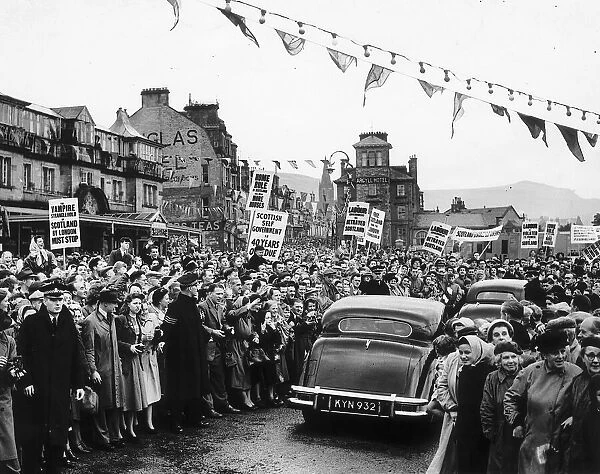 Crowd at Dunoon Pier to greet Prime Minister Attlee 1950