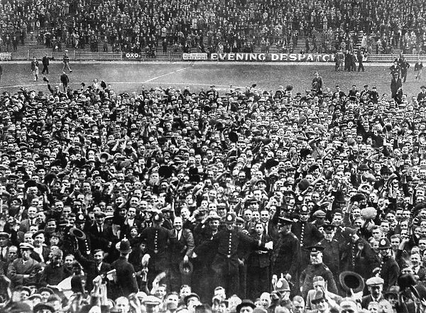 Crowd on the field at the end of Joe Bradfords last match for the club, 1935