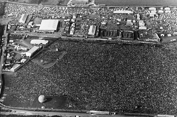 Crowd at Isle Of Wight Festival 1970