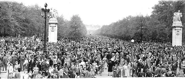 Crowd in The Mall London on VE Day 1945 End of WW2 in Europe