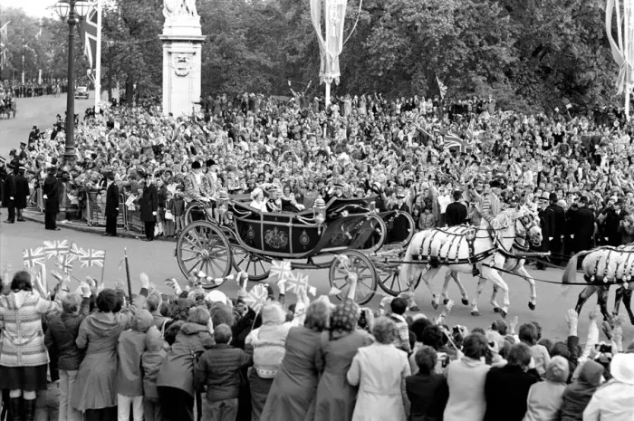 Framed Print : Crowd waving to the carriage of Queen Elizabeth II and Prince Philip Framed Print : Crowd waving to the carriage of Queen Elizabeth II and Prince Philip