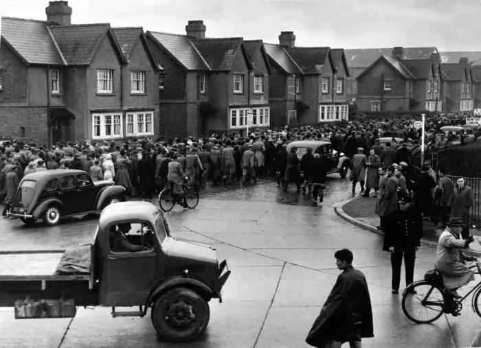 Framed Print : Crowds of Cardiff City supporters on Sloper Road on their way to Ninian Park to watch