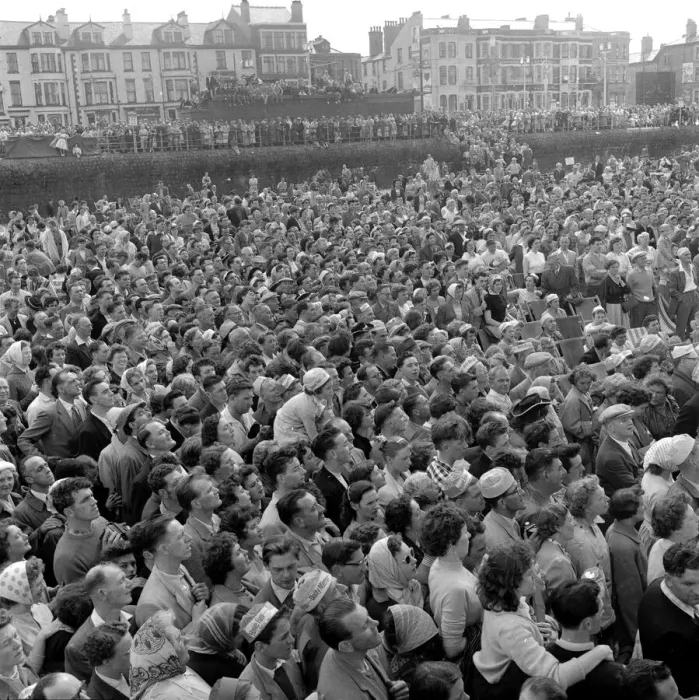 Framed Print : Crowds of holidaymakers at the beach and on the seafront at Blackpool Framed Print : Crowds of holidaymakers at the beach and on the seafront at Blackpool