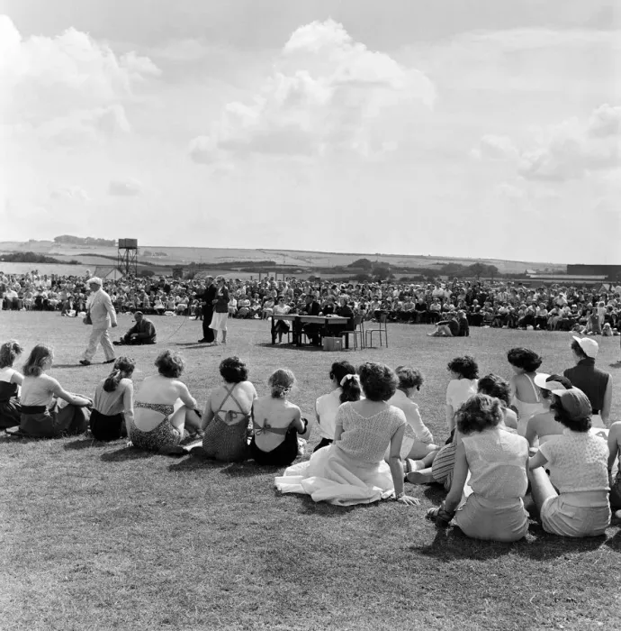 Framed Print : Crowds of holidaymakers watching outdoor entertainment at Butlins Holiday Camp, Filey Framed Print : Crowds of holidaymakers watching outdoor entertainment at Butlins Holiday Camp, Filey
