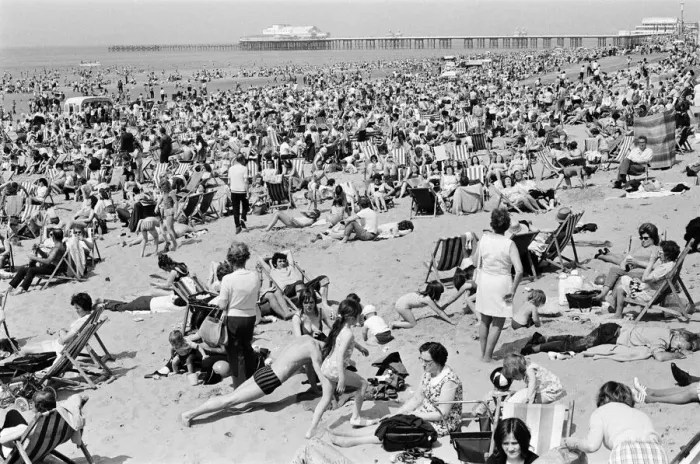 Framed Print : Crowds pack the Central beach at Blackpool on a hot summers day, Lancashire