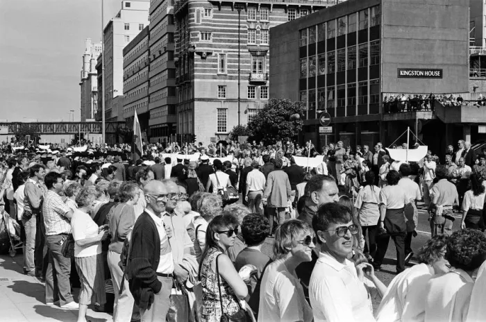 Framed Print : Crowds of people line the dock road set for a day out at Liverpool Albert Dock to see Framed Print : Crowds of people line the dock road set for a day out at Liverpool Albert Dock to see