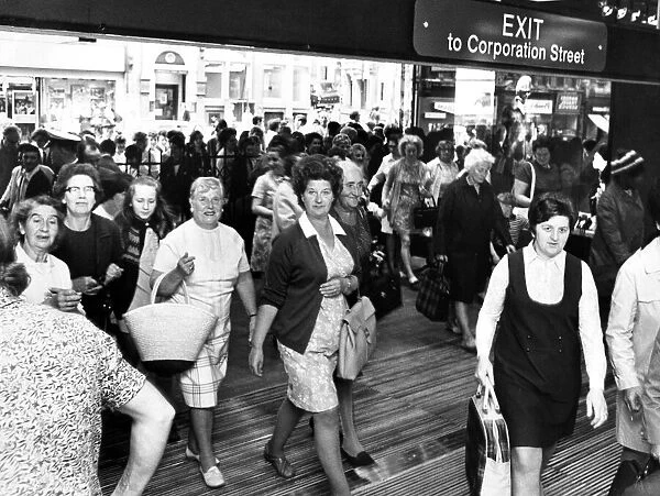 Crowds of people rushing through the doors of the new C&A store on the day it opened