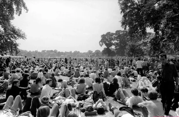 Framed Print : Crowds at The Rolling Stones free concert in Londons Hyde Park on 5th July 1969aš Framed Print : Crowds at The Rolling Stones free concert in Londons Hyde Park on 5th July 1969aš