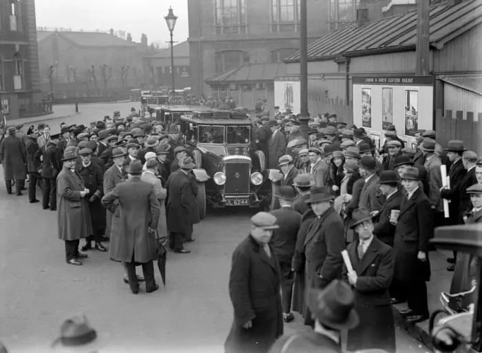 Framed Print : Crowds surrounding Newcastle football teams car, as it arrives at King