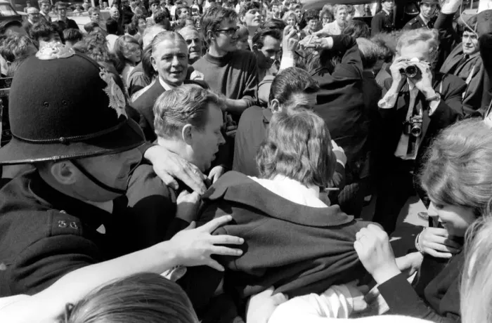 Framed Print : Crowds throng around Mick Jagger and Keith Richards on 10 May 1967 outside Chichester Framed Print : Crowds throng around Mick Jagger and Keith Richards on 10 May 1967 outside Chichester