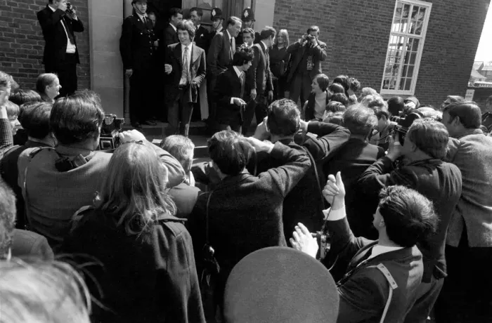 Framed Print : Crowds throng around Mick Jagger and Keith Richards on 10 May 1967 outside Chichester Framed Print : Crowds throng around Mick Jagger and Keith Richards on 10 May 1967 outside Chichester