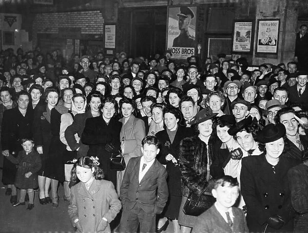 Crowds at Victoria Station, London, welcoming home the troops of the BLA, from France