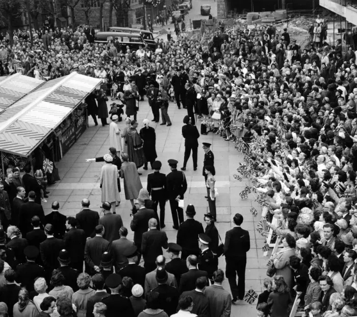 Framed Print : Crowds welcome the Queen and Duke to the Bull Ring. 24th May 1963 Framed Print : Crowds welcome the Queen and Duke to the Bull Ring. 24th May 1963