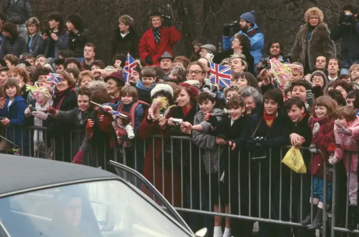 Framed Print : Crowds of well-wishers wait patiently for the arrival of Princess Diana Framed Print : Crowds of well-wishers wait patiently for the arrival of Princess Diana