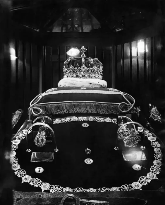 Framed Print : Crown Jewels (Scottish). September 1948 P011485 Framed Print : Crown Jewels (Scottish). September 1948 P011485
