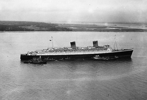 The cruise liner Queen Elizabeth run aground in Southampton Waters 1947