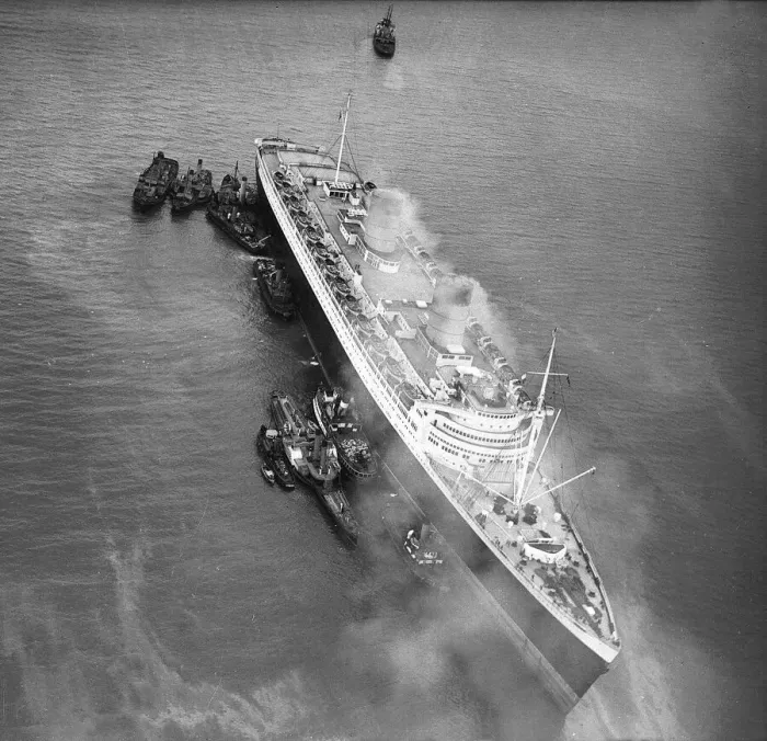 Framed Print : The cruise liner Queen Elizabeth run aground in Southampton Waters 1947 Framed Print : The cruise liner Queen Elizabeth run aground in Southampton Waters 1947