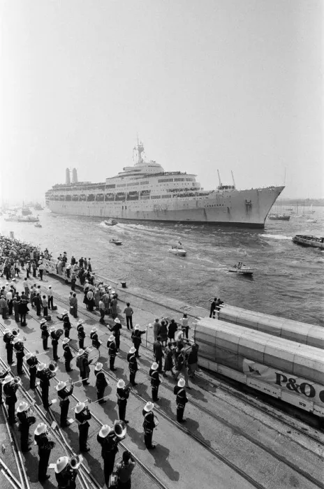 Framed Print : The cruise ship Canberra arrives back at her berth in Southampton Docks