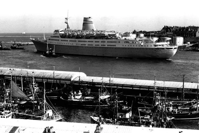 Framed Print : The cruise ship Vistafjord leaving the Tyne in April 1973 after her sea trials