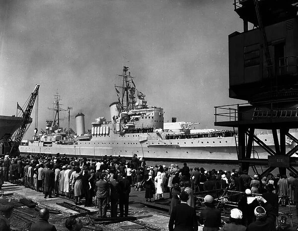 The Cruiser HMS Glasgow which served in World War 2 and the Suez Crisis is pictured