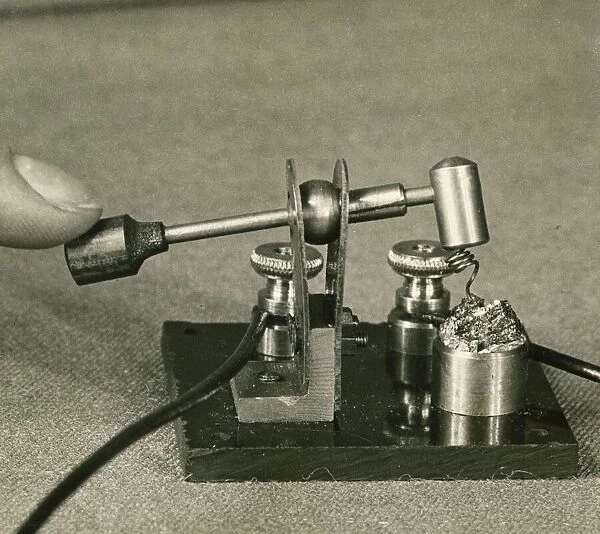 The Crystal Detector Radio Set November 1932 1930s Wireless Picture shows